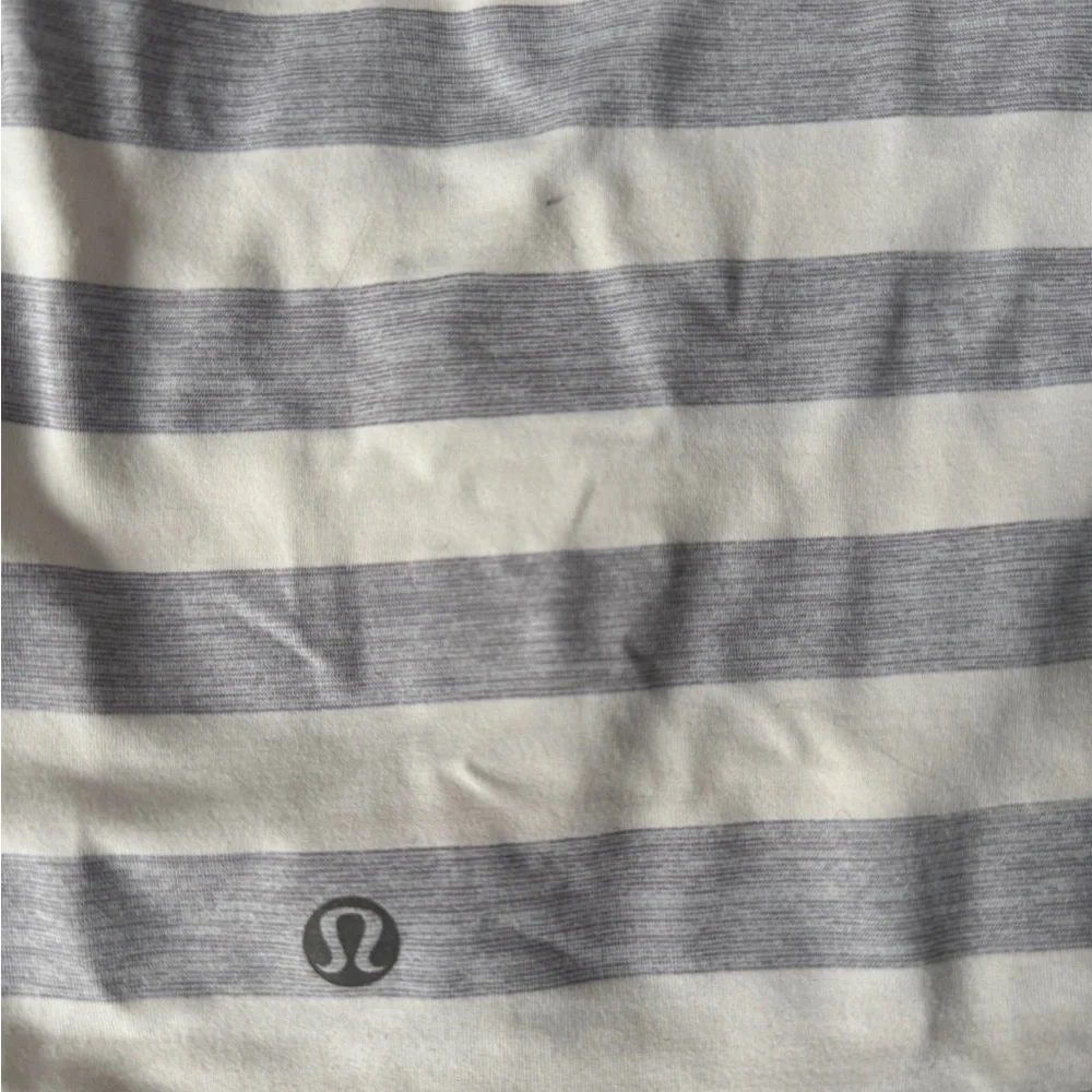 LuLuLemon Size 4 Striped Gray Women's Top Built In Bra